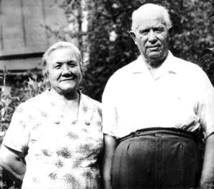 Хрущев с женой. 1971 г. 