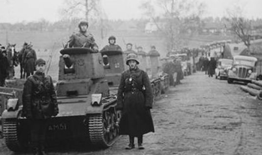 Литовский бронеотряд на марше. Октябрь 1939 г.