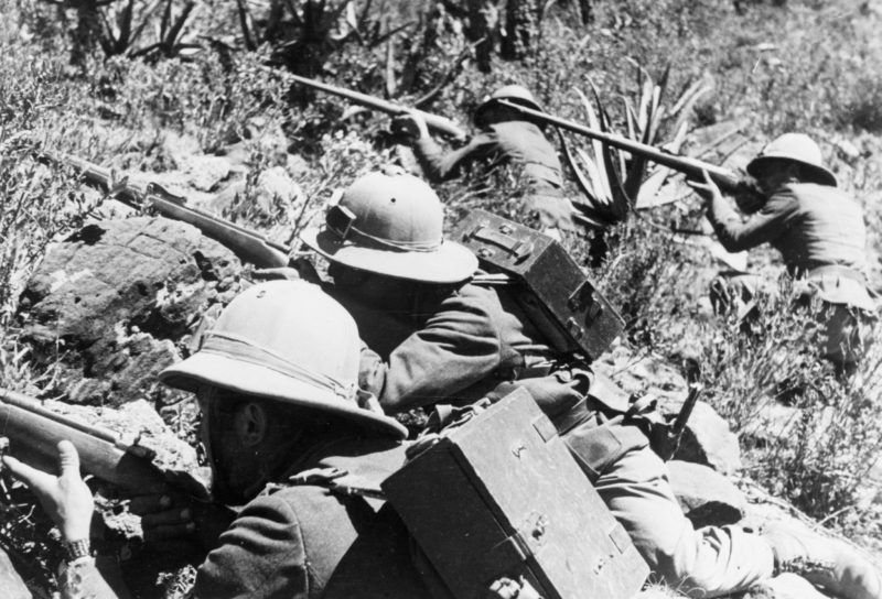 Итальянские солдаты в Эфиопии. 1935 г.