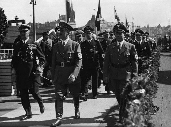 Адольф Гитлер и регент Венгрии Миклош Хорти. Гамбург, апрель 1939 г. 