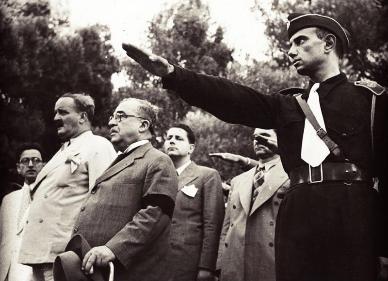 Члены EON приветствуют Иоанниса Метаксаса. 1938 г.