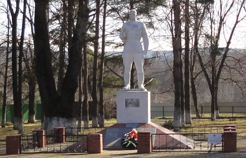 ст-ца. Азовская, Северского р-на. Памятник воинам, погибшим в годы войны.