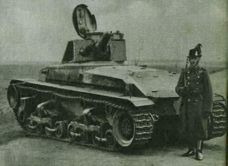 Венгерский жандарм у брошенного словацкого танка. 