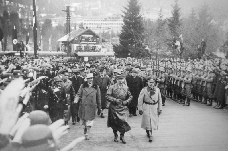 Адольф Гитлер прибыл в Гармиш-Партенкирхен на открытие IV зимних Олимпийских игр.