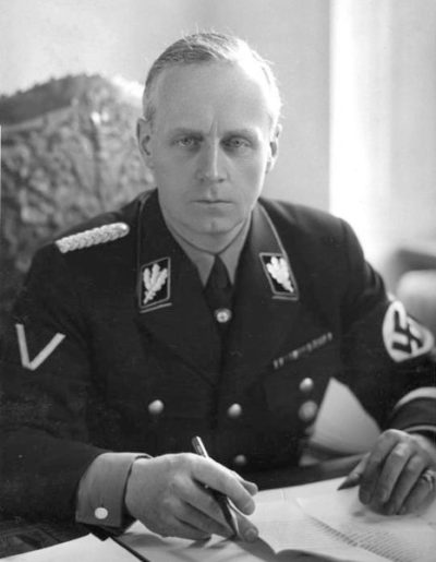Глава немецкой делегации Йоахим фон Риббентроп.