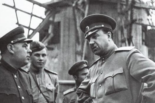Абакумов - начальник ГУКР СМЕРШ на фронте. 1945 г. 