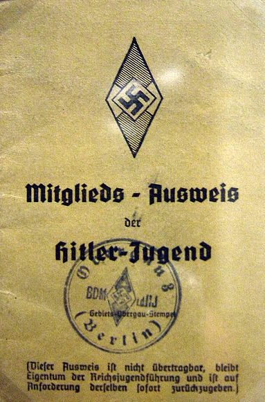 Удостоверение члена Гитлерюгенда.