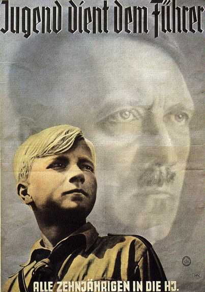 Плакат, пропагандирующий вступление в Гитлерюгенд. (Надпись верху - «Молодёжь служит фюреру», снизу - «Все десятилетние - в гитлерюгенд»).