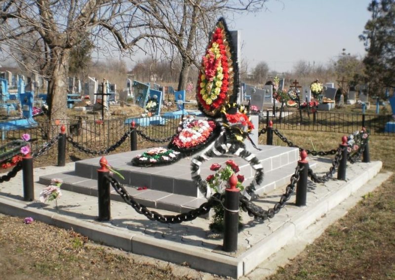 ст-ца Казанская. Памятник по улице Гоголя 127а, установленный на братской могиле советских воинов.