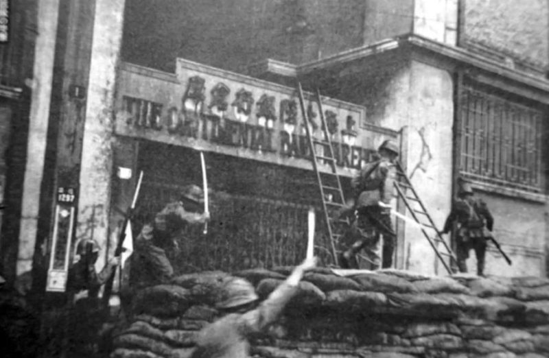 Штурм города японскими войсками.