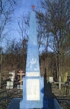 х. Красный Северского р-на. Памятник, установленный на братской могиле, в которой похоронено 36 советских воинов. 
