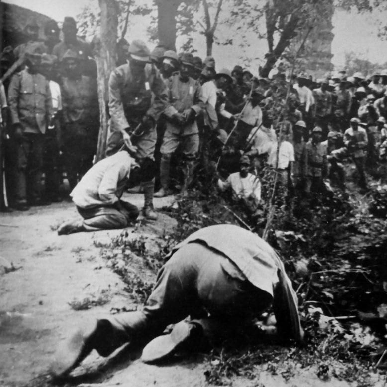 Японские военнослужащие казнят китайцев в Нанкине. Декабрь 1937 г. 