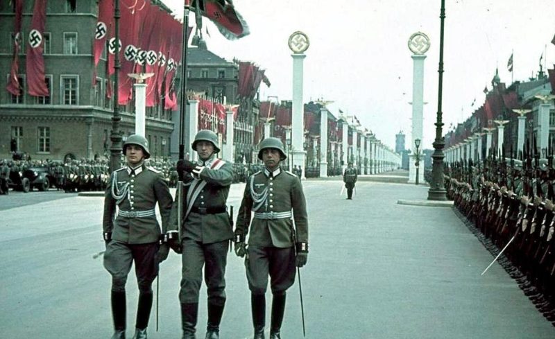 Парад в Берлине в честь 50-летия А.Гитлера. Апрель 1939 г.