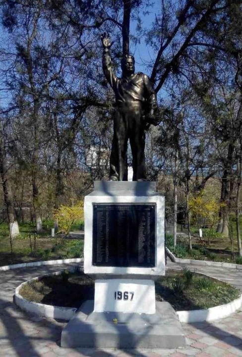 п. Гайдук, Новороссийск. Памятник погибшим землякам.