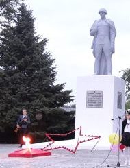 п. Прохладный Лабинского р-на. Памятник советским воинам. 