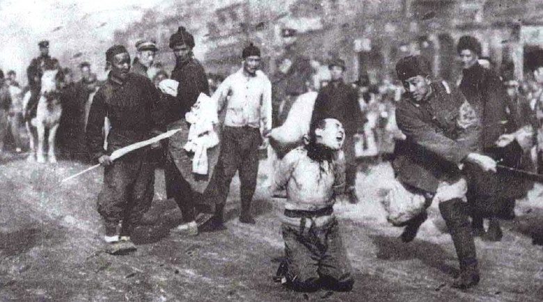 Японские военнослужащие казнят китайцев в Нанкине. Декабрь 1937 г. 