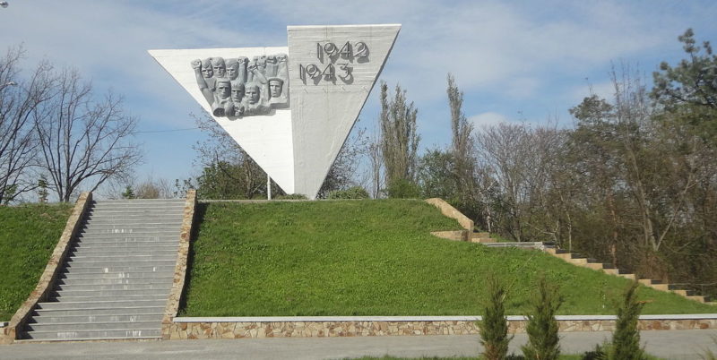 г. Краснодар. Мемориал «Жертвам фашизма», установленный в 1975 году в память 500 советским воинам и мирным жителям, погибшим в боях с фашистскими захватчиками.