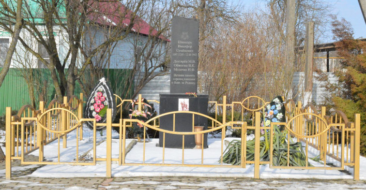  п. Заречный Белореченского р-на. Памятник на могиле неизвестных советских воинов-танкистов.