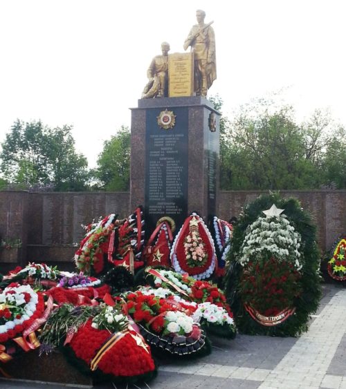 г. Крымск. Памятник, установленный на братской могиле, в которой похоронено 4 360 советских воинов.