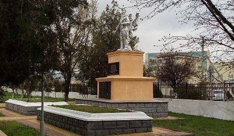 ст-ца. Натухаевская, Новороссийск. Памятник, установленный на братской могиле советских воинов. 