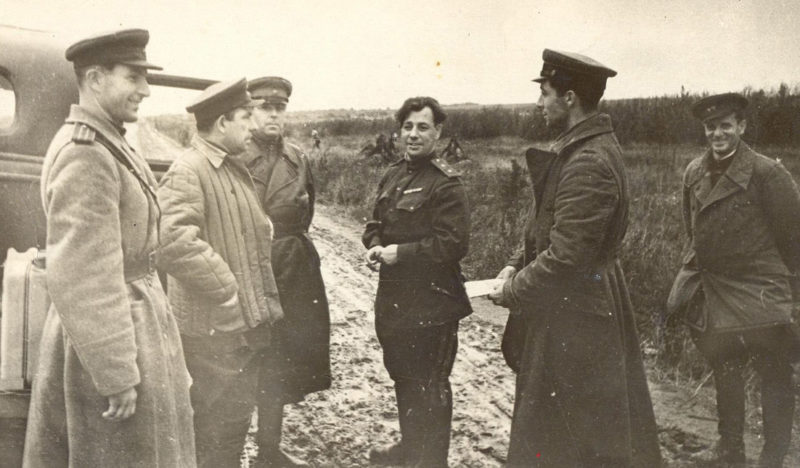 Генерал-лейтенант Глуздовский на фронте. 1943 г.