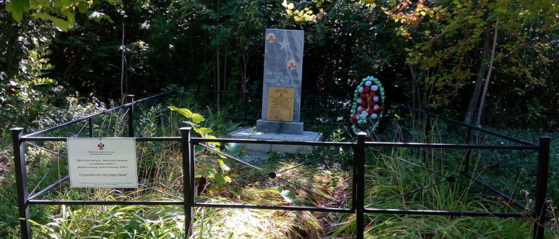 п. Чибий Северского р-на. Братская могила советских воинов, погибших в боях с фашистскими захватчиками.
