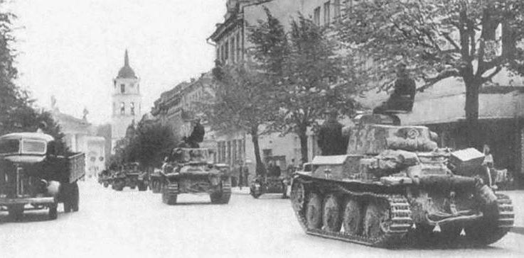 Немецкие танки входят в Вильнюс. Июнь 1941 г.