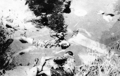 Казненные японскими солдатами китайцы в пруду в окрестностях Нанкина. Декабрь 1937 г.