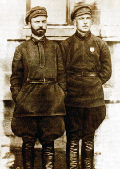 Леонид Говоров (справа) и комиссар полка Петр Брикульс 51-й Перекопской стрелковой дивизии. Одесса, 1925 г.