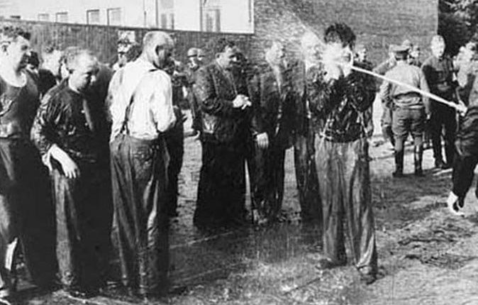 Издевательства над евреями в автобусном гараже товарищества «Летукис». 25-27 июня 1941 г.