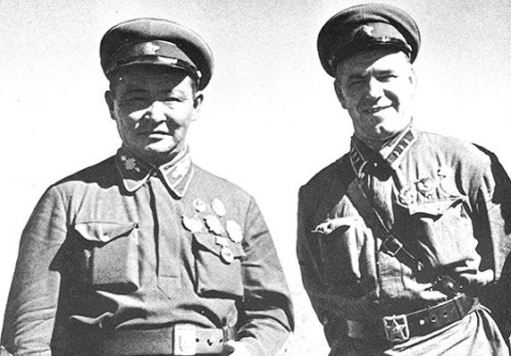 Георгий Жуков и маршал Чойбалсан. Халхин-Гол, 1939 г. 