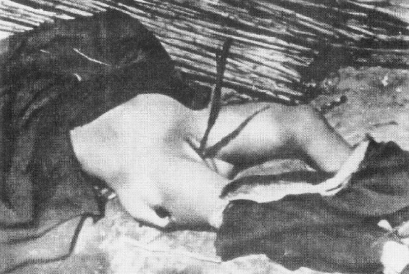 Тела изнасилованных и убитых женщин. Нанкин. Декабрь 1937 г.