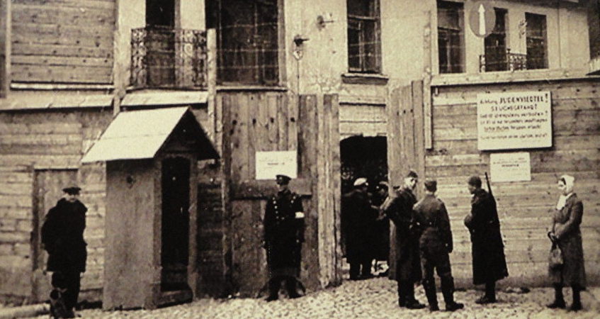 Главный вход в гетто Вильнюса. 1941 г. 
