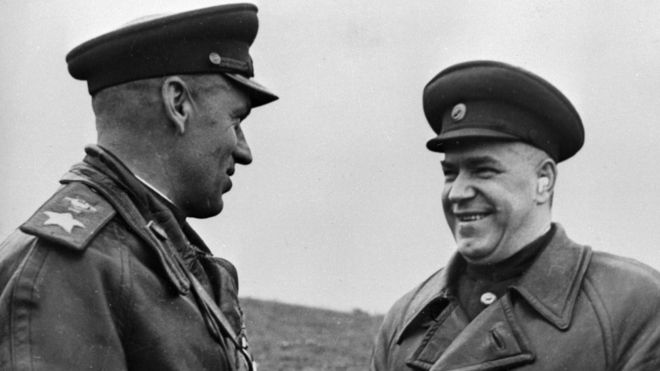 Маршалы Георгий Жуков и Константин Рокоссовский. Польша 1 октября 1944 г.