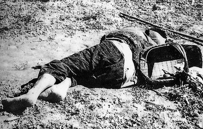 Японский солдат на камеру убил пожилого мирного китайца. Декабрь 1937 г.