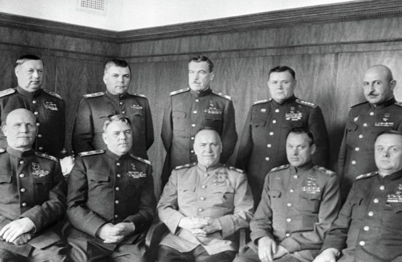 Баграмян среди командующих фронтами. 1945 г.