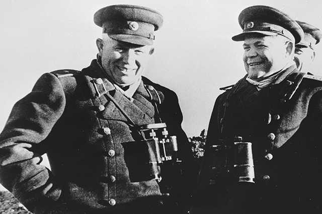 Н. Ф. Ватутин и Н. С. Хрущёв. 1943 г. 