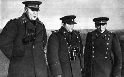 Слева направо: П.С. Рыбалко, И.Ф. Ватутин, К.С. Москаленко. Октябрь 1943 г.