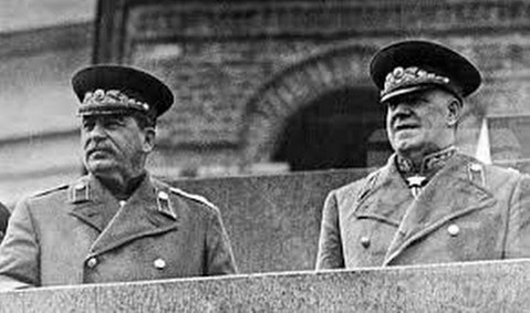 Сталин и Жуков на Мавзолее. 1946 г. 