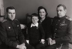 Говоров с женой и сыновьями: Владимиром и Сергеем. 1949 г.