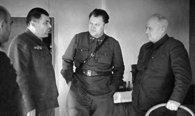 Хрущев, Кириченко и Малиновский. Капустин Яр, 1942 г.