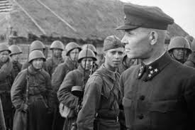 Командующий Калининским фронтом генерал-полковник Конев с бойцами 31-й армии. 1941 г.