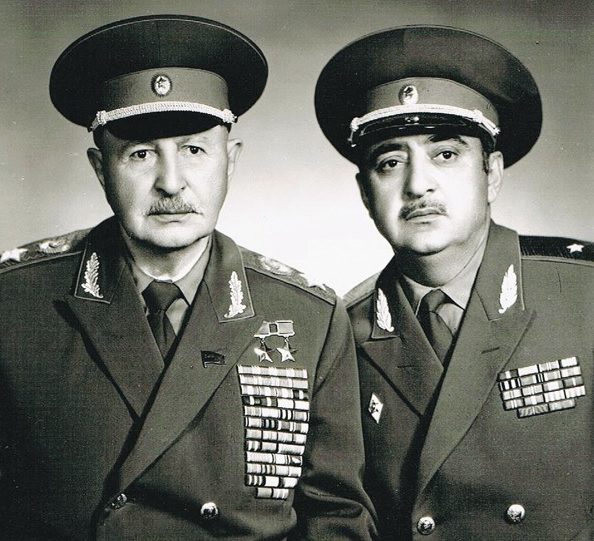 Иван Баграмян с племянником Ильей Баграмян. 1977 г. 