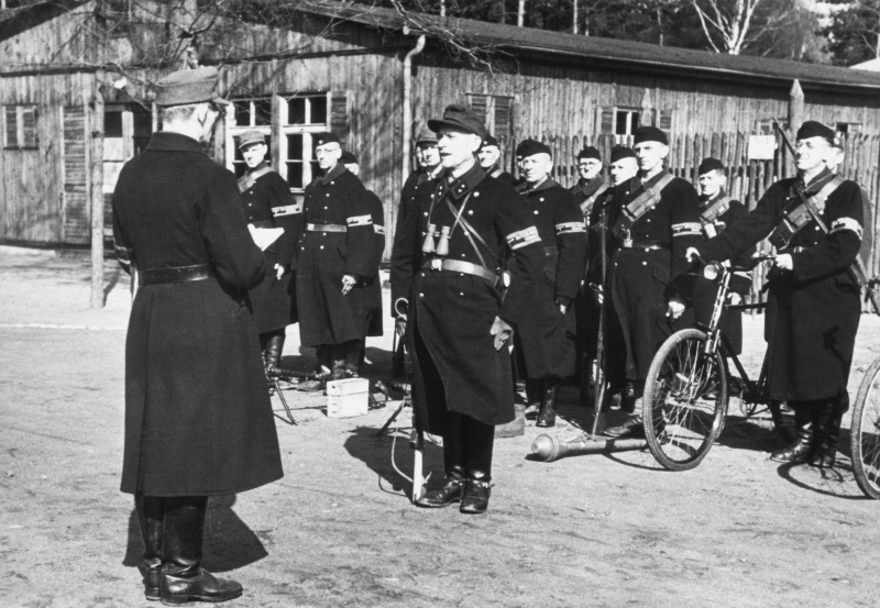 Взвод «Фольксштурма» в Берлине. 19 апреля 1945 г. 
