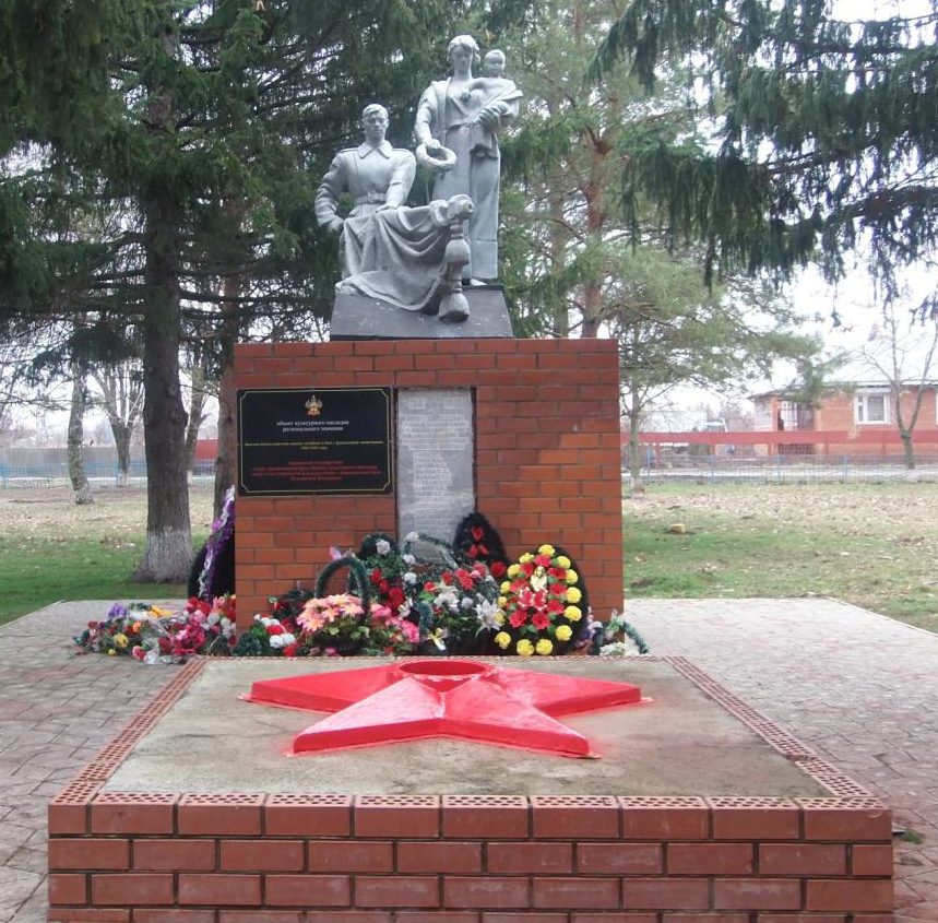 ст-ца. Дядьковская Кореновского р-на. Памятник, установленный на братской могиле советских воинов. 