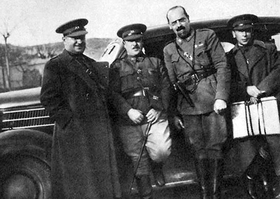 Интербригадовцы: слева направо болгарин Фердинанд Козовский, венгр Мате Залка, итальянец Галлеани, русский Павел Батов. 1937 г.