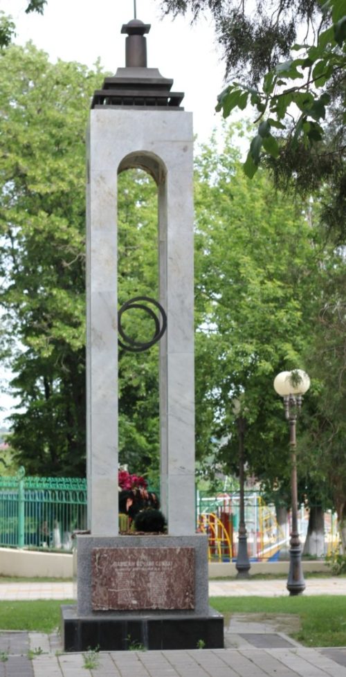 ст-ца. Выселки. Памятник по улице Ленина, установленный на братской могиле советских воинов.