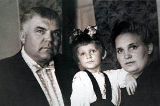 Родион Малиновский с женой Раисой и дочерью Натальей. 1951 г. 