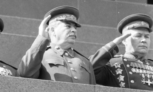 Сталин и Вершинин на трибуне Мавзолея в день авиации. 18 августа 1946 г.