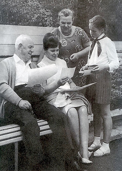 Жуков с женой, тещей и дочерью. 1968 г. 